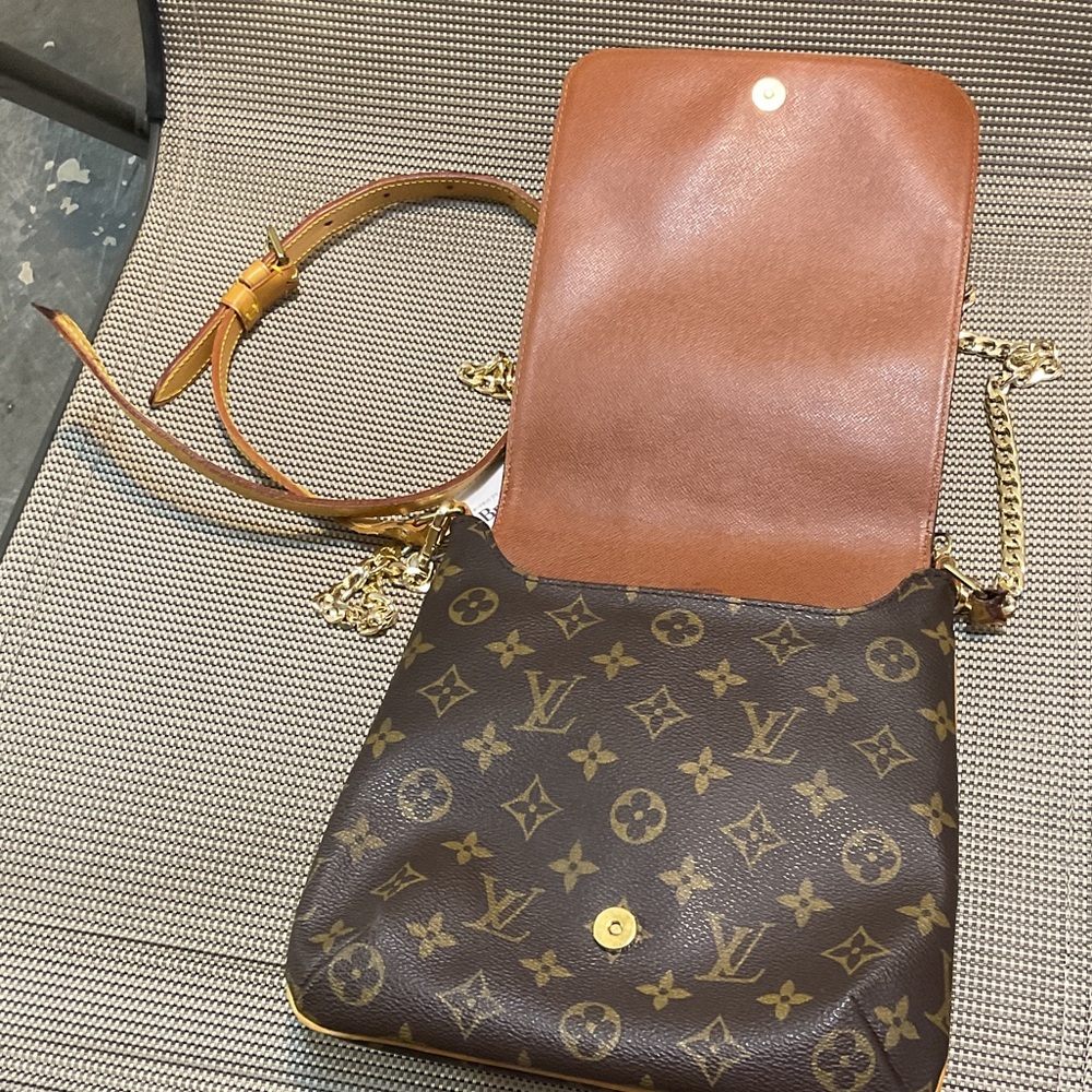 Louis Vuitton Monogram Canvas Crossbody CA0998 - Picture 6 of 16
